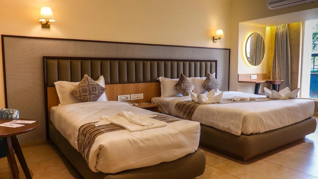 Guest room accommodation at Rudra Shelter Business Hotel in Vasai East