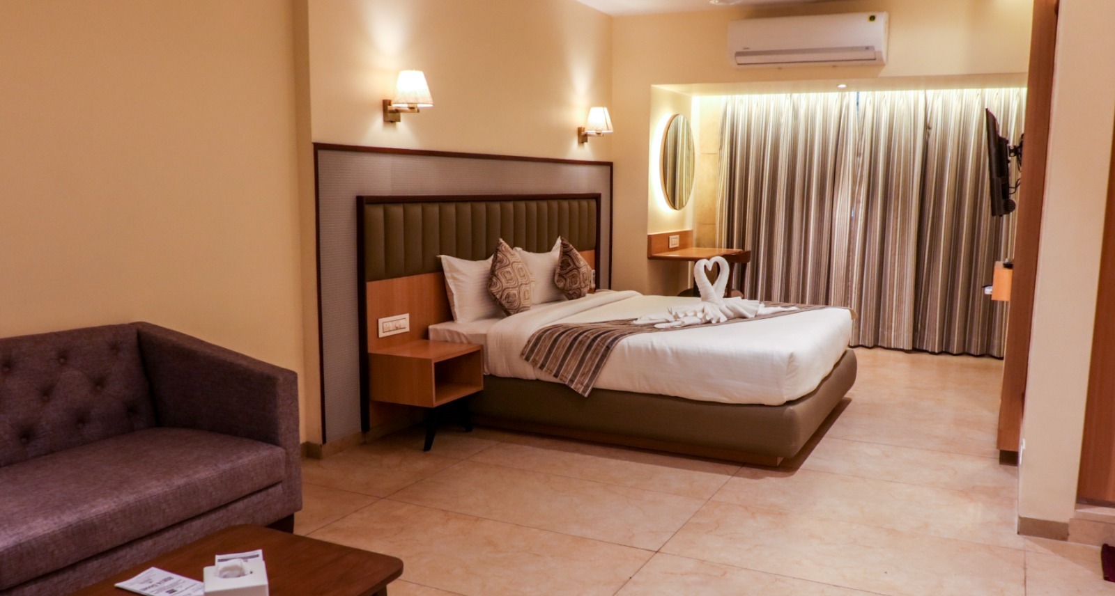 Guest room accommodation at Rudra Shelter Business Hotel in Vasai East